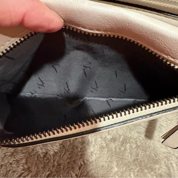 Vera Wang Cross Body Bag Dyed with Gray & White Color - Picture 9 of 16